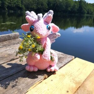 wzór szydełkowy na maskotkę z włóczki himalaya dolphin baby smok