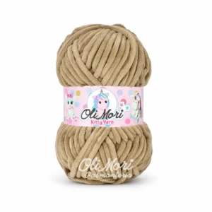 Włóczka pluszowa OliMori Kitty Yarn 26 Kawa z mlekiem — miękka włóczka do maskotek i amigurumi